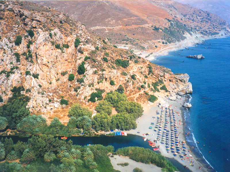 plaz Preveli na juznej strane Krety, pobrezie Lybijskeho mora do ktoreho sa tu vlieva rieka ... Preveli beach on the southern side of Crete, Lybian sea coast, with a river flowing into the sea
